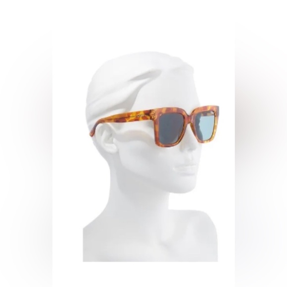 Quay Australia ICY Sunglasses - Picture 3 of 3